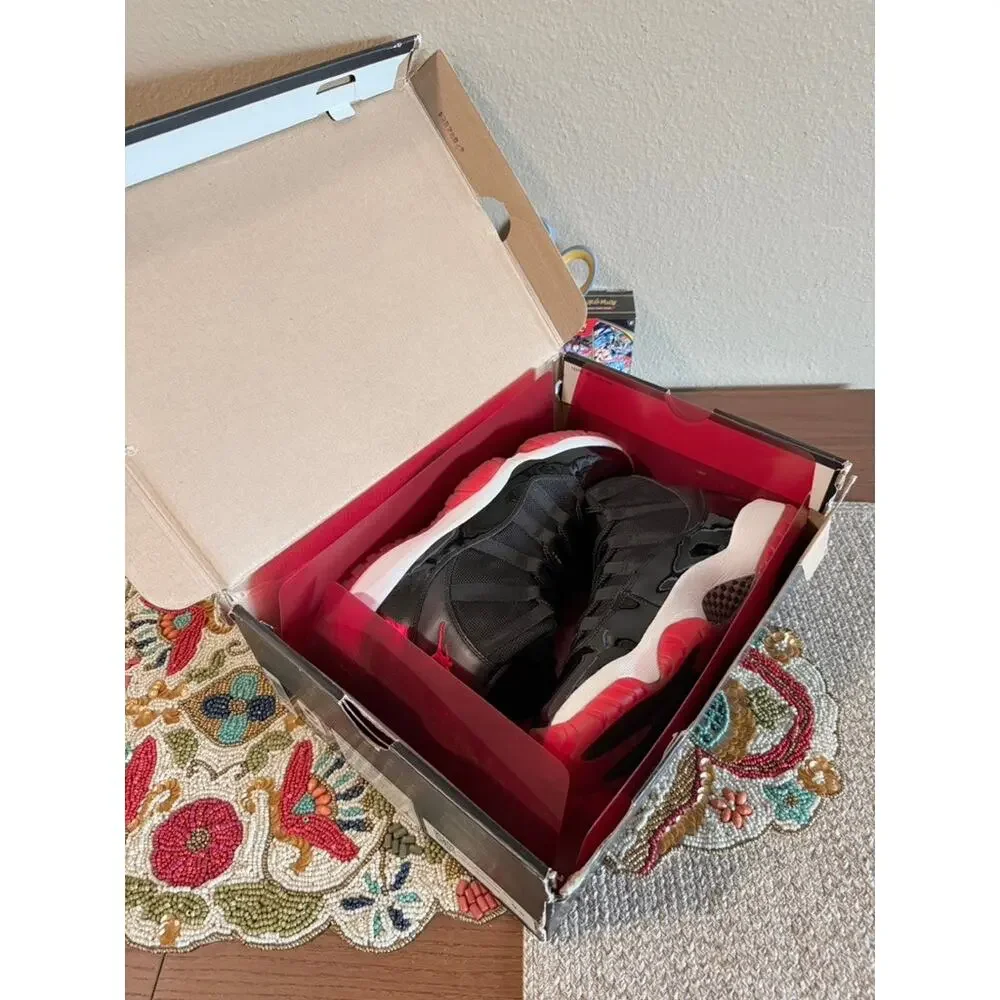 Jordan 11 Retro Playoffs Bred 2012 Black Varsity Red White Velvet 378037 010